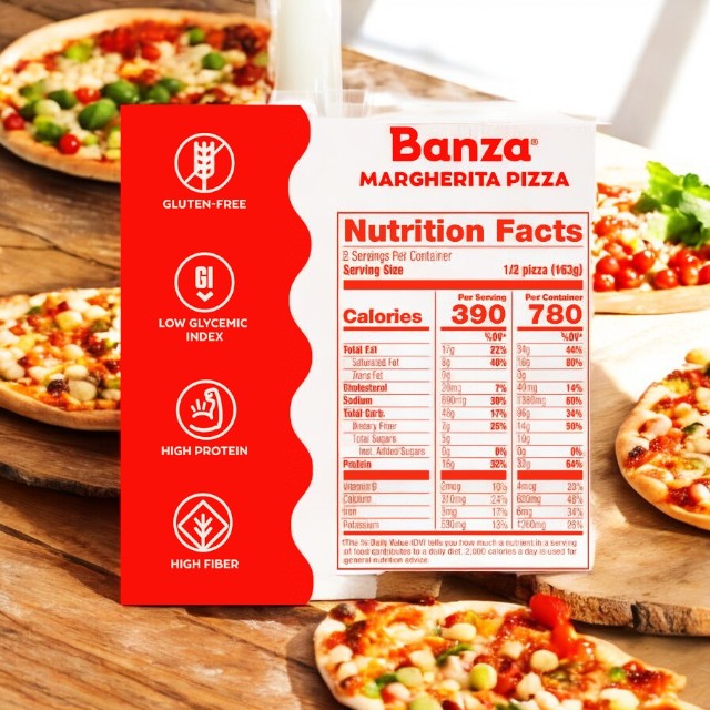 Banza Margherita Pizza - 3 Count from Banza features a box that prominently displays its nutritional highlights, including a gluten-free, low glycemic index, high fiber composition and a protein-rich crust made from chickpeas. In the background, mouthwatering pizzas are invitingly arranged on a wooden surface.