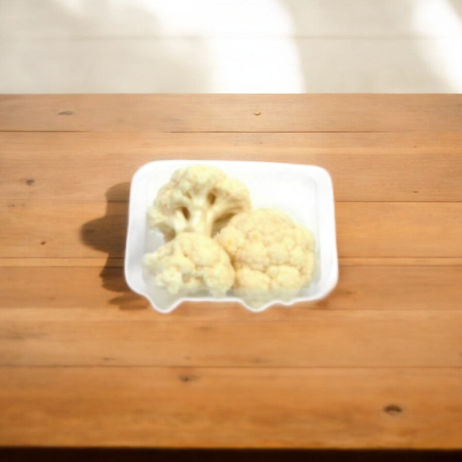 A pack of Easy Lunches Cauliflower Florets offers a delicious low-carb meal option. With 50 packs of 2.5 oz each, these nutrient-rich florets are made to order and come with a 7-day shelf life upon receipt.