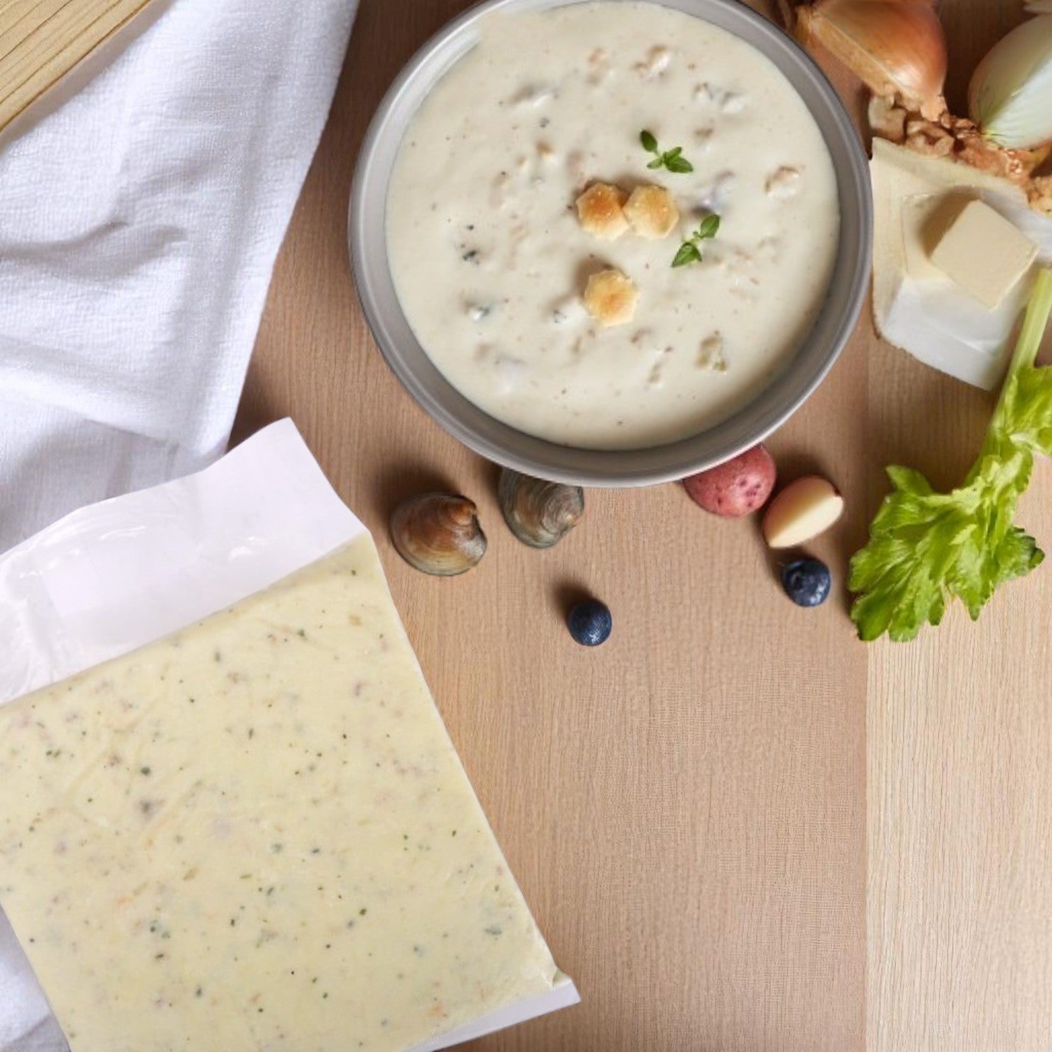 Phillips New England Clam Chowder – 4 lb Tub, 4 Tubs Per Case-Please Note: This item requires an additional 2–3 business days for processing before it ships. If your order is time-sensitive, please plan accordingly